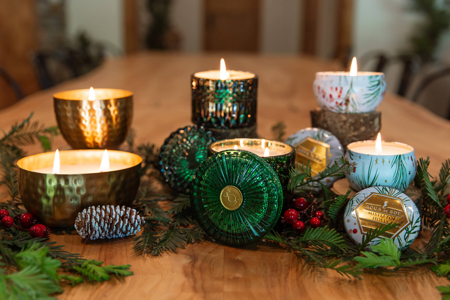 Mistletoe & Holly 9oz Aqua De SOi Tin Candle